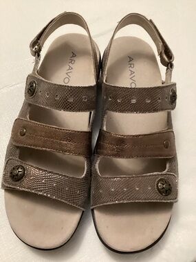 Size 6 Aravon  sandal.